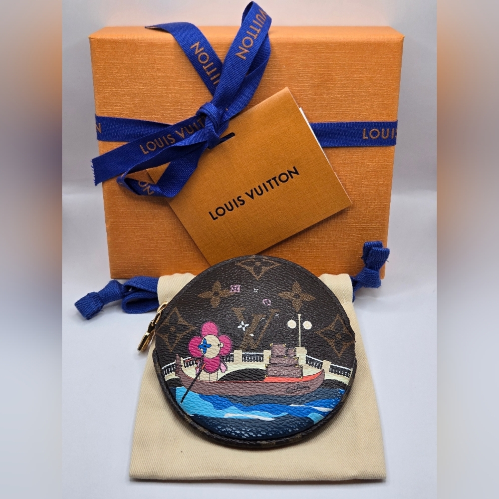 Louis Vuitton Monogram 2019 Christmas  Animation Round Coin Purse